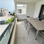 Beautiful New Palmtree Ii Apartment