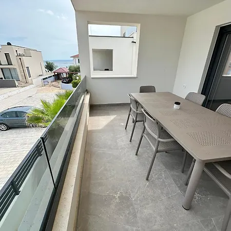 Beautiful New Palmtree Ii Apartment